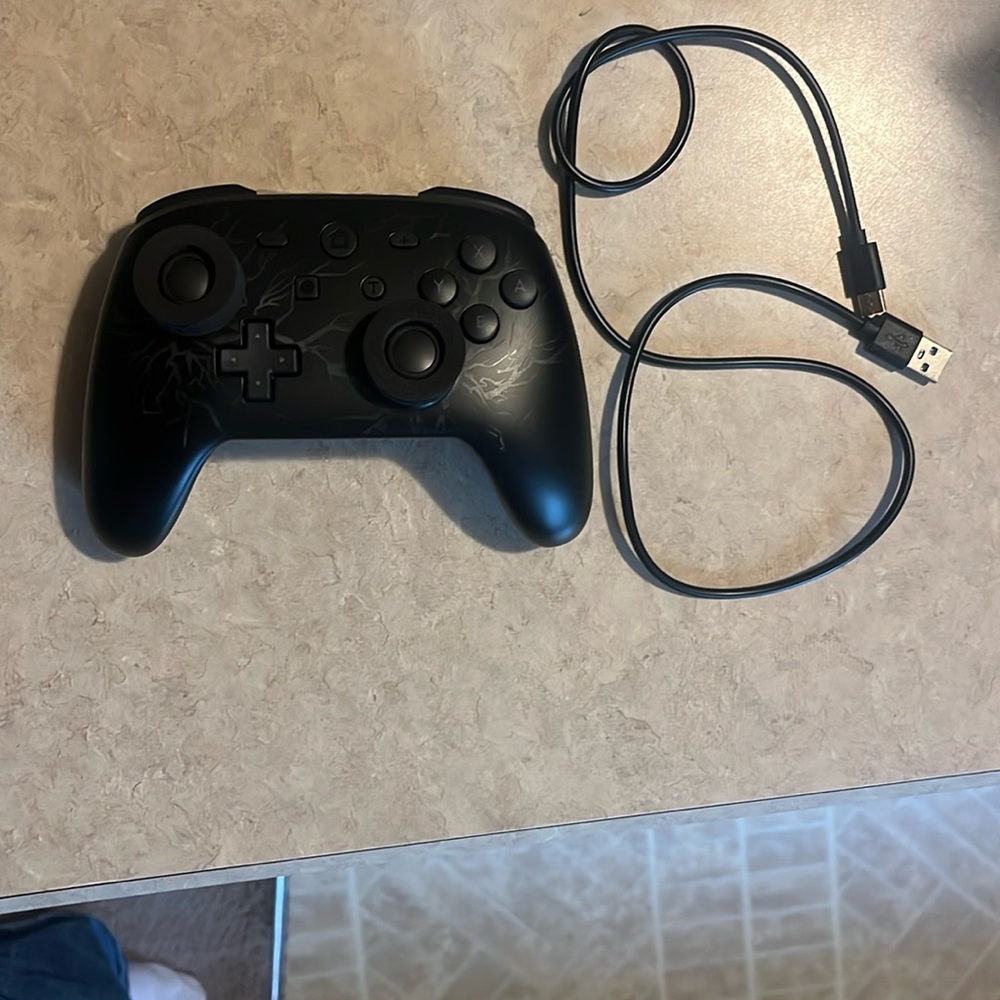 Black Gaming Controller with USB Cable changes color